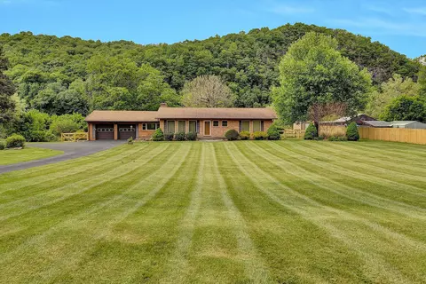 2015 Evergreen Rd, Covington, VA 24426