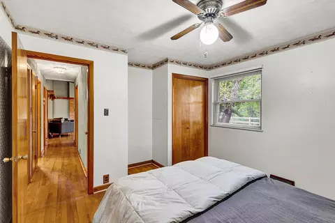 Bedroom - 2015 Evergreen Rd, Covington, VA 24426 photo 4 of 7