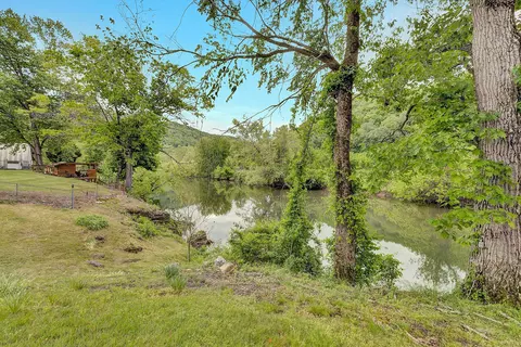 View/Area - 2015 Evergreen Rd, Covington, VA 24426 photo 2 of 4