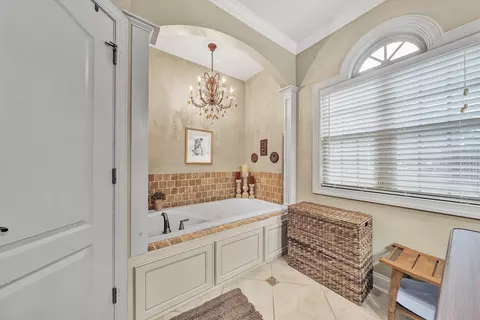 Bath - 229 Mountain Brook Dr NE, Roanoke, VA 24012 photo 2 of 4