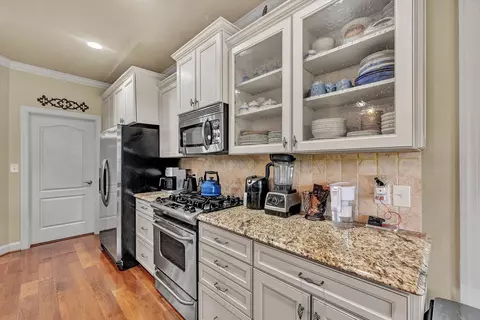 Kitchen - 229 Mountain Brook Dr NE, Roanoke, VA 24012 photo 5 of 5