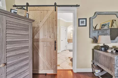 Entry Way - 229 Mountain Brook Dr NE, Roanoke, VA 24012 photo 1 of 3