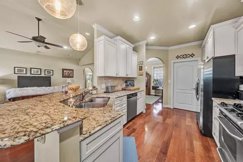 Kitchen - 229 Mountain Brook Dr NE, Roanoke, VA 24012 photo 3 of 5