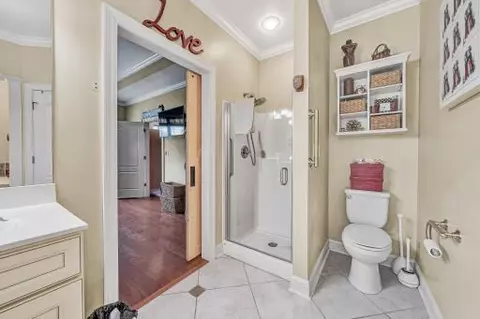 Bath - 229 Mountain Brook Dr NE, Roanoke, VA 24012 photo 3 of 4