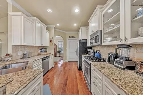 Kitchen - 229 Mountain Brook Dr NE, Roanoke, VA 24012 photo 4 of 5