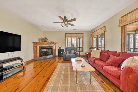 Living - 30 Boulder Point Dr, Hardy, VA 24101 photo 4 of 6