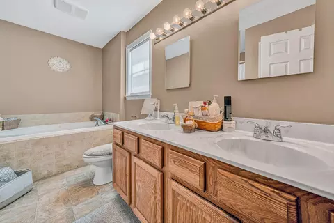 Bath - 19 Cook Ave, Roanoke, VA 24019 photo 2 of 3