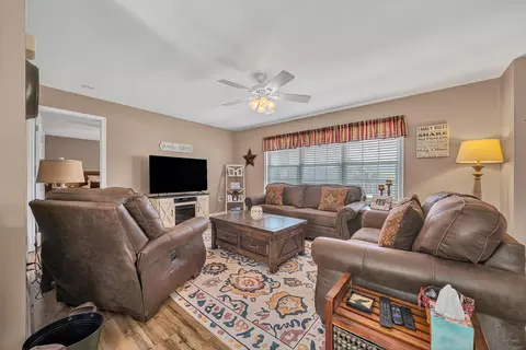 Living - 19 Cook Ave, Roanoke, VA 24019 photo 2 of 4