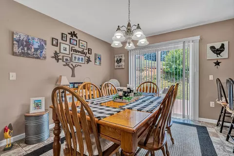 Dining - 19 Cook Ave, Roanoke, VA 24019 photo 1 of 2