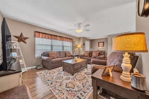 Living - 19 Cook Ave, Roanoke, VA 24019 photo 4 of 4