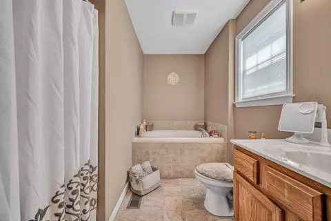 Bath - 19 Cook Ave, Roanoke, VA 24019 photo 3 of 3