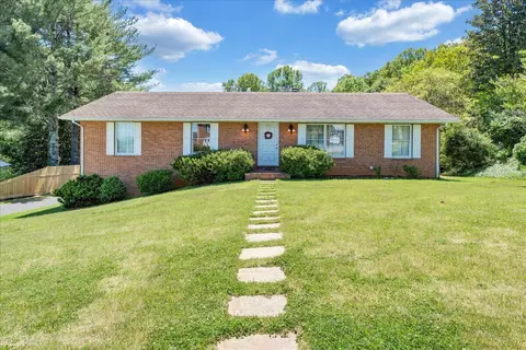 4434 Rosecrest Rd, Roanoke, VA 24018