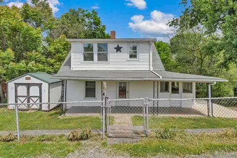 1913 Willis St, Salem, VA 24153