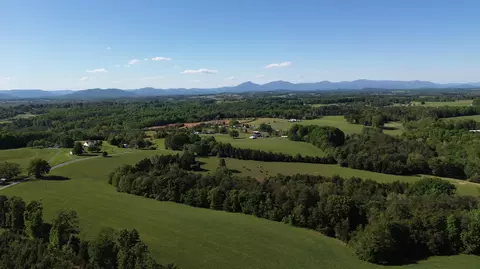 2556 Rock Cliff Rd, Bedford, VA 24523