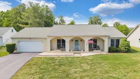1721 Mill Pond Dr, Salem, VA 24153