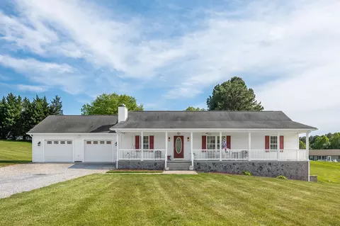 1068 Oakwood Knolls Dr, Bedford, VA 24523