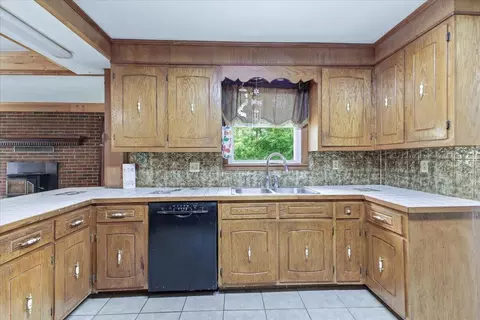 Kitchen - 306 Willowridge Dr, Thaxton, VA 24174 photo 2 of 4