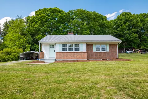 60 Whitten St, Rocky Mount, VA 24151
