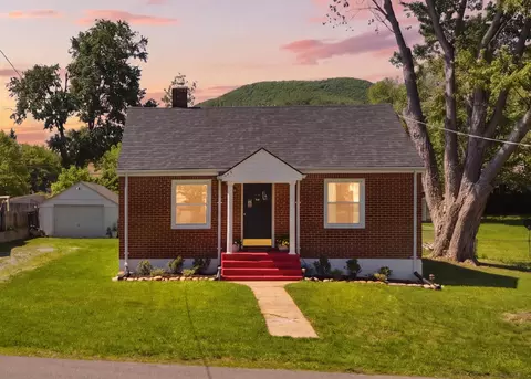 1119 Gearhart Rd SE, Roanoke, VA 24014