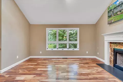Living - 5424 Highfields Rd, Roanoke, VA 24018 photo 3 of 10