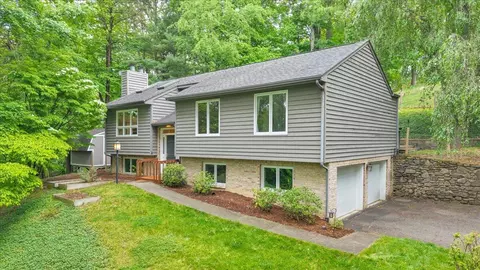 5424 Highfields Rd, Roanoke, VA 24018