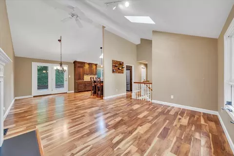 Living - 5424 Highfields Rd, Roanoke, VA 24018 photo 5 of 10