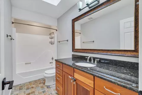 Bath - 5424 Highfields Rd, Roanoke, VA 24018 photo 2 of 3