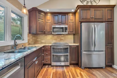 Kitchen - 5424 Highfields Rd, Roanoke, VA 24018 photo 3 of 5