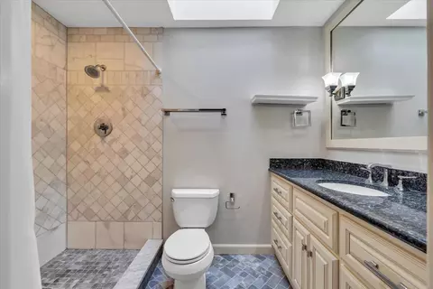 Bath - 5424 Highfields Rd, Roanoke, VA 24018 photo 1 of 3