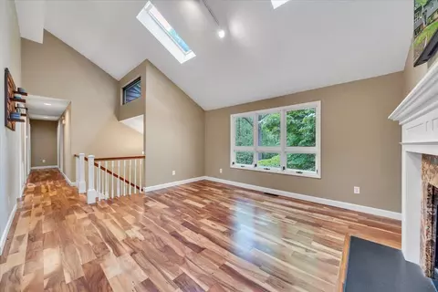 Living - 5424 Highfields Rd, Roanoke, VA 24018 photo 4 of 10