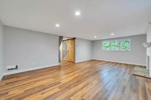 Living - 5424 Highfields Rd, Roanoke, VA 24018 photo 9 of 10