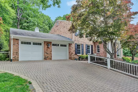 6235 Hidden Valley Dr, Roanoke, VA 24018