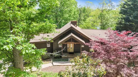 1042 Runaway Bay Rd, Lynch Station, VA 24571
