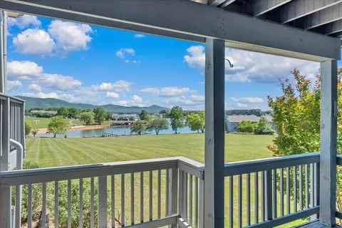 120 Sailors Cove Dr UNIT 1308, Moneta, VA 24121