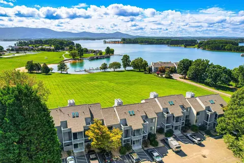 120 Sailors Cove Dr UNIT 1308, Moneta, VA 24121