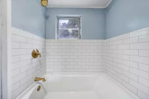 Bath - 1384 Thaxton Mountain Rd, Thaxton, VA 24174 photo 3 of 4