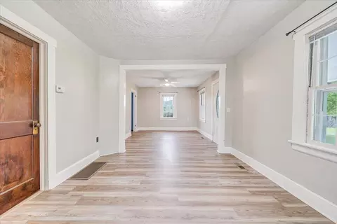 Living - 1384 Thaxton Mountain Rd, Thaxton, VA 24174 photo 3 of 8