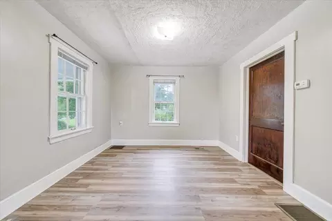 Living - 1384 Thaxton Mountain Rd, Thaxton, VA 24174 photo 2 of 8