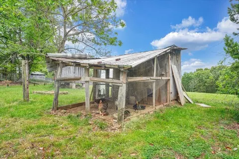 Exterior - 1384 Thaxton Mountain Rd, Thaxton, VA 24174 photo 7 of 9