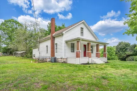 Exterior - 1384 Thaxton Mountain Rd, Thaxton, VA 24174 photo 2 of 9