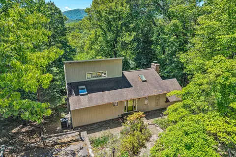 6275 Smokey Ridge Rd, Roanoke, VA 24018