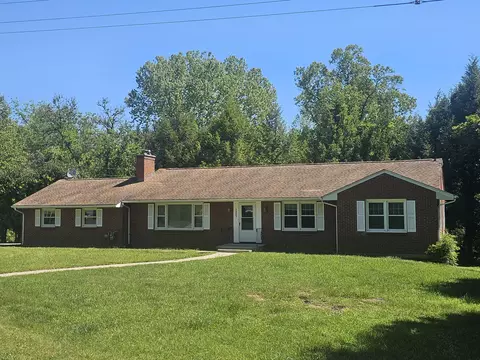 3009 Dover Dr SW, Roanoke, VA 24018