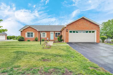 415 Edgemont Cir, Vinton, VA 24179