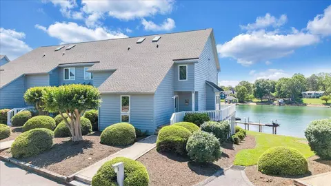 266 Blarney Stone Ct, Huddleston, VA 24104