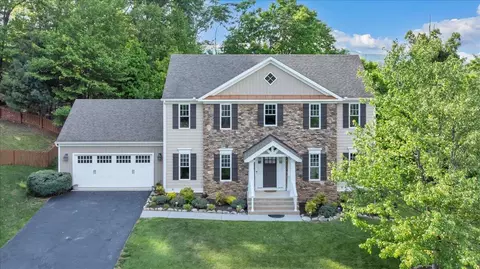 5882 Monet Dr, Roanoke, VA 24018
