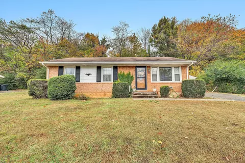 762 Kenyon Rd, Vinton, VA 24179