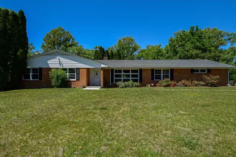 8029 Hilltop Dr, Roanoke, VA 24018