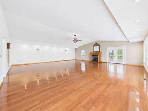 Living - 5833 Lyons Rd, Dublin, VA 24084 photo 8 of 10