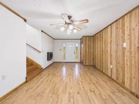 Living - 5833 Lyons Rd, Dublin, VA 24084 photo 4 of 10