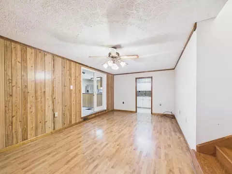 Living - 5833 Lyons Rd, Dublin, VA 24084 photo 6 of 10